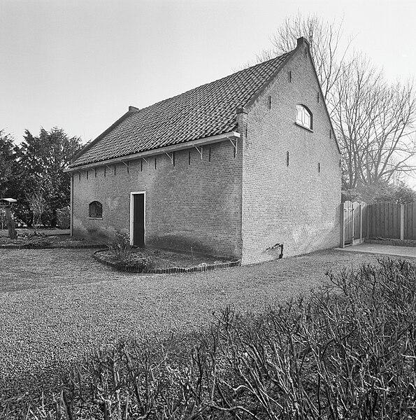 File:Bijgebouw, voorgevel en rechter zijgevel - Krimpen aan den IJssel - 20332202 - RCE.jpg