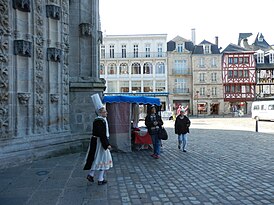 Bretagne, Quimper, Place Saint Corentin.jpg