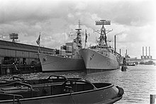 MRS-3 aboard HMS Zulu and a Daring-class destroyer Brits vlootbezoek aan Amsterdam, de oorlogsschepen aan he Stenen Hoofd, Bestanddeelnr 920-3291.jpg