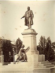 Brogi, Giacomo (1822 - 1881) - Monumento a Cavour a Milano, ca. 1865.jpg