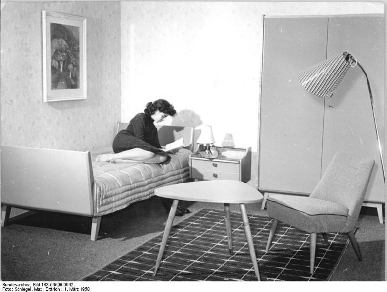 File:Bundesarchiv Bild 183-53500-0042, Jugendzimmer, VEB Möbelwerke Zeulenroda.jpg