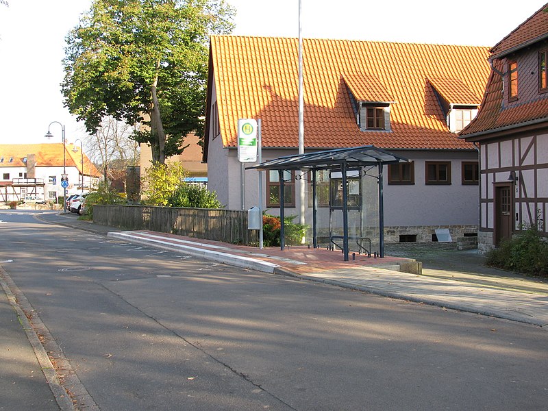 File:Bushaltestelle Pfuhlweg, 1, Hedemünden, Hann. Münden, Landkreis Göttingen.jpg