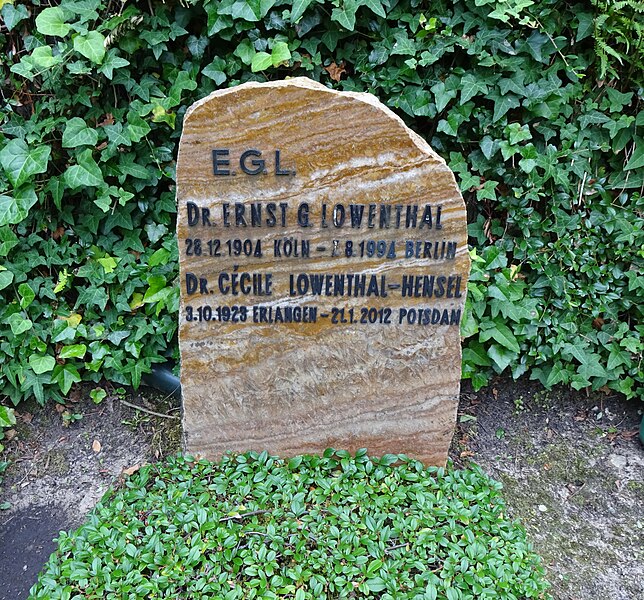 File:Cécile Lowenthal-Hensel & Ernst G. Lowenthal - Friedhof Heerstraße.JPG