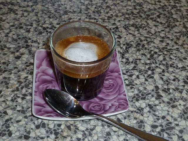 How to make a macchiato coffee