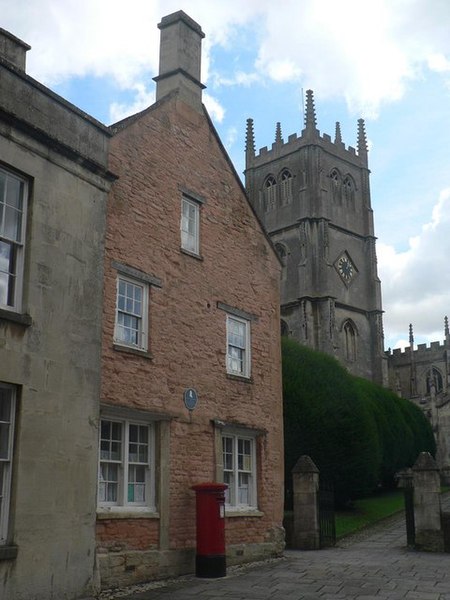 File:Calne, pink house and church tower - geograph.org.uk - 527633.jpg