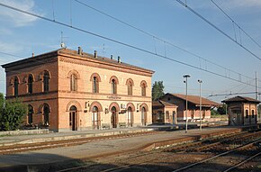 Castelvetro Piacentino stazione binari.JPG