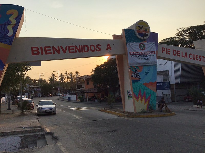 File:Celebración del día de la mujer en Pie de la Cuesta, Acapulco.jpg