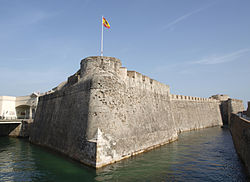 החומות המלכותיות והחפיר של סאן פליפה (Murallas reales y foso de San Felipe)