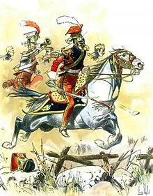 Cavaliers de Napoléon au galop, avec à gauche un trompette sonnant la charge.