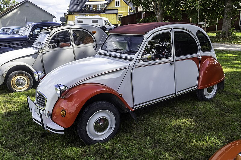 File:Citroën 2CV6 Dolly 02.jpg