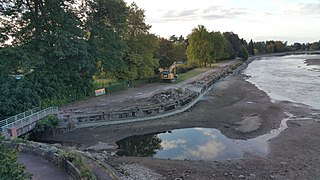 La rivière Allier quasiment vidée et la promenade sous son ancienne configuration