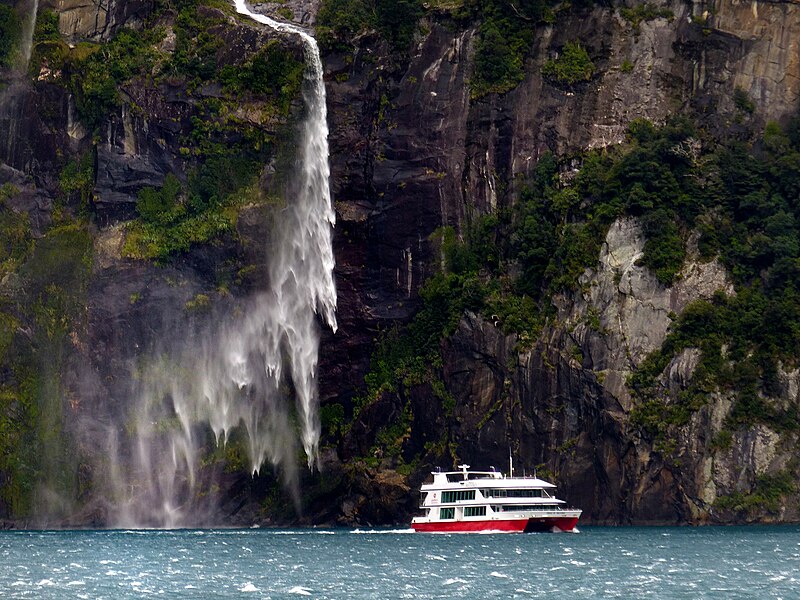 File:Cruising on Milford Sound; 2014.jpg