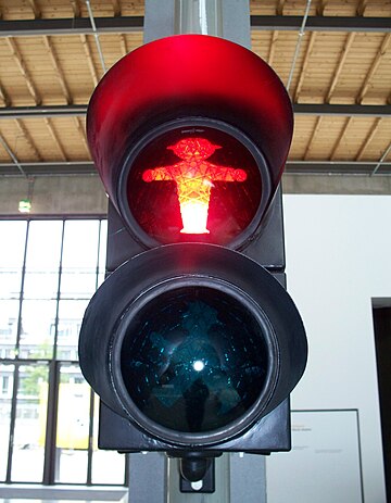 File:DDR Ampelmännchen - rot.JPG