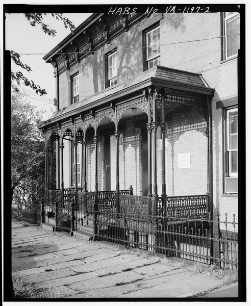 File:DETAIL OF CAST-IRON FRONT PORCH - 510-512 Clay Street (Double House), Lynchburg, Lynchburg, VA HABS VA,16-LYNBU,22-2.tif