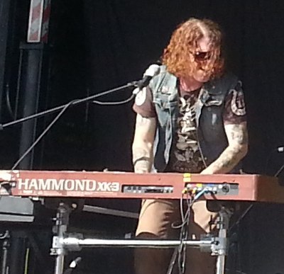 Reed playing with The Dead Daisies in 2013.