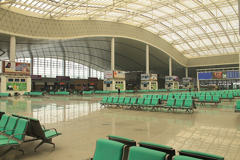 File:Departures at Changsha South Railway Station 2012-04-19 04.24.25.jpg