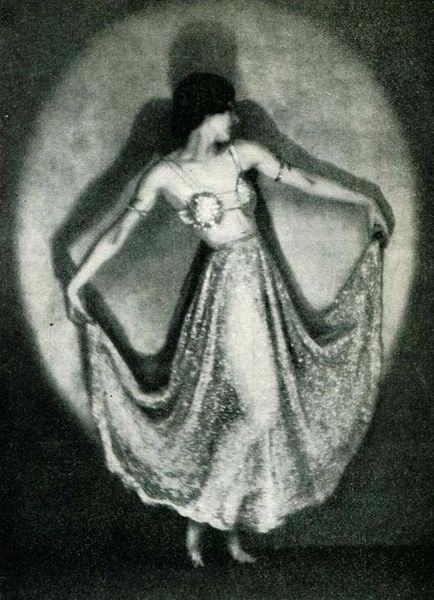 File:Desha Delteil - Jan 1922 Tatler.jpg