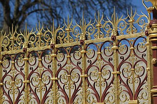 Detail of railings at the Albert Memorial in London, spring 2013 (4).JPG