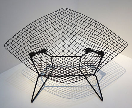 440px-Diamond_Chair_-_Harry_Bertoia,_MNA