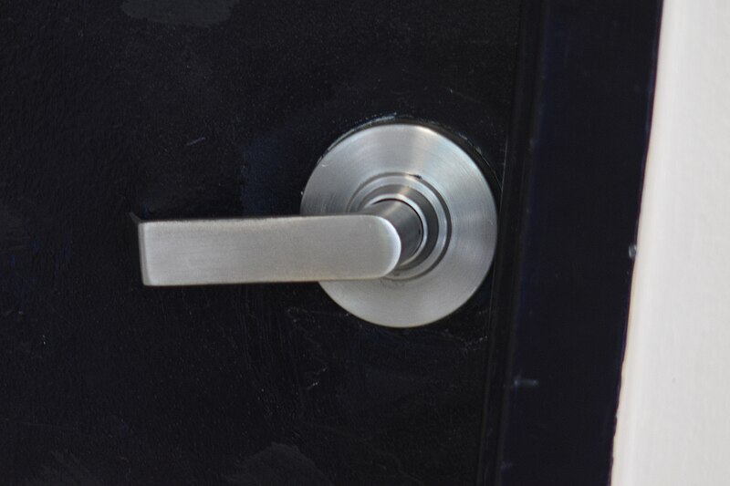 File:Doorknobgray.jpg