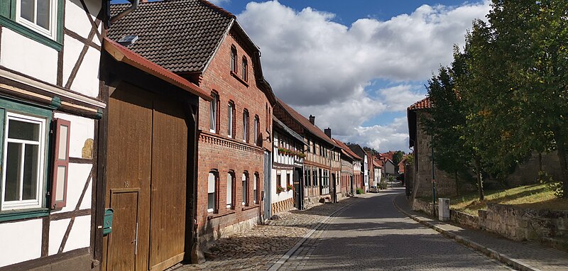 File:Dorfstraße Langenstein 2022-09-16 1.jpg