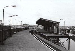 Monorail-Bahnsteig im Bahnhof Ōfuna (1984)