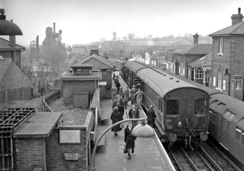 File:Epping Station auto-train geograph-2988854-by-Ben-Brooksbank.jpg