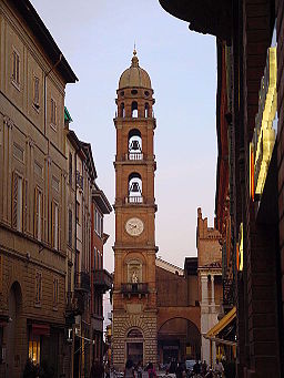 Klocktorn i centrala Faenza