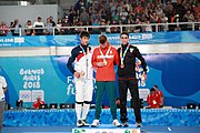 Deutsch: Fechten bei den Olympischen Jugend-Sommerspielen 2018: Tag 1, 7. Oktober 2018, Jungen, Säbel, Siegerehrung - Gold: Krisztián Rabb (HUN), Silber: Hyun Jun (KOR), Bronze: Mazen Elaraby (EGY); Medaillen überreicht durch IOC-Mitglied Britta Heidemann, Maskottchen überreicht durch FIE-Generalsekretär Emmanuel Katsiadakis English: Fencing at the 2018 Summer Youth Olympics at 7 October 2018 – Boys' sabre Medal ceremony – Gold: Krisztián Rabb (HUN), Silver: Hyun Jun (KOR), Bronze: Mazen Elaraby (EGY); Medal presenter: IOC member Britta Heidemann, Mascot presenter: FIE Secretary General Emmanuel Katsiadakis