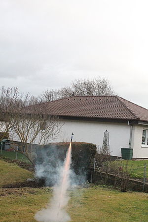 Feuerwerksrakete: Aufbau und Funktion, Farben, Rechtliches