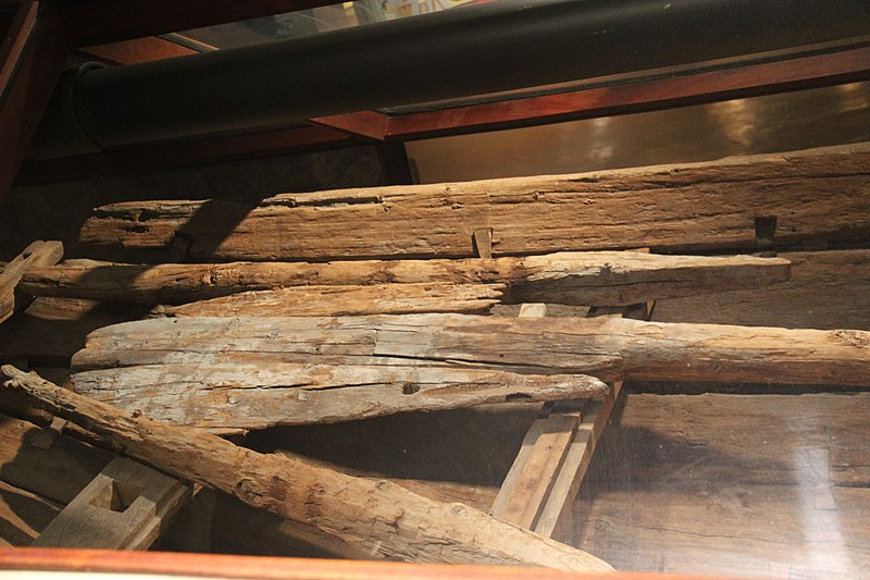 File:Field Museum Funeral Boat 02.jpg