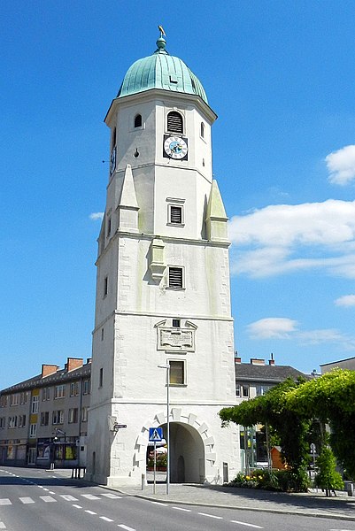 File:Fischamend Marktturm 2011.jpg