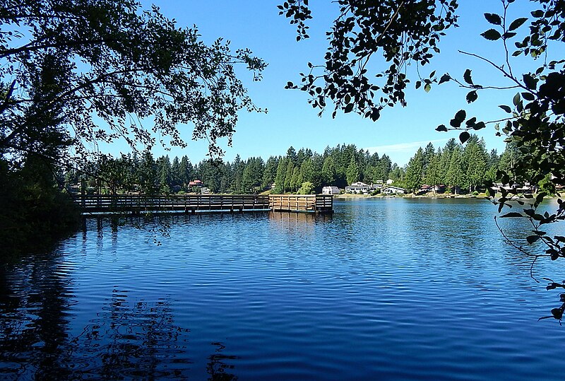 File:Five Mile Lake Park, Auburn, WA.jpg