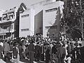 Flickr - Government Press Office (GPO) - Tel Avivians waiting for the delegates to leave the museum building after the signing of the Declaration of Independence.jpg