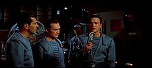 Il tenente Jerry Farman (Jack Kelly), il dottor M. D. Ostrow (Warren Stevens) e il comandante John J. Adams (Leslie Nielsen).