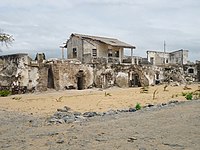 A view of the ruins of Fort Prinzenstein, an ancient European fort in Keta. The devastation of the fort is partly due to sea erosion in the Keta area. Fotograf: Gamelmag