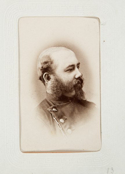 File:Fotografiporträtt på officer Mauritz von Axelson, 1800-talets andra hälft - Hallwylska museet - 107657.tif