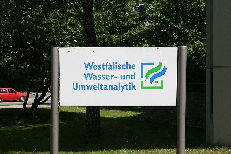 File:Gelsenkirchen - Willy-Brandt-Allee - Westfälische Wasser- und Umweltanalytik 01 ies.jpg