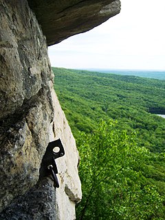 <span class="mw-page-title-main">Clean climbing</span> Rock climbing techniques which avoid damage to the rock