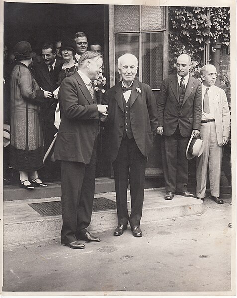 File:Herbert Hoover with Thomas Edison at West Orange Laboratory for "Hoover Day." (8dd4cce6815f4b9d93cde2f0d19b8450).jpg