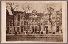 Herengracht 168-176 (van rechts naar links) Nummer 170-172 is het zogenaamde Bartolottihuis.jpg