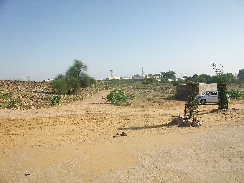 File:Hindu temple in Ridmalsar Purohitan, India 08.jpg