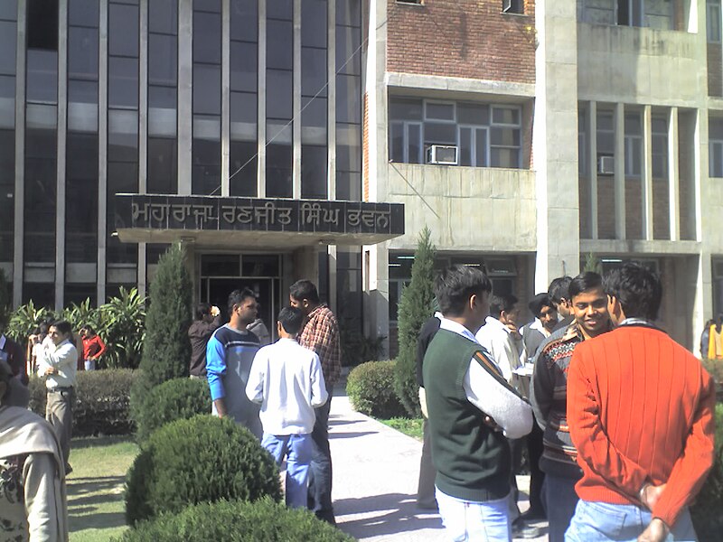 File:Hip Ambience of Guru Nanak Dev University, Amritsar18-02-09 1155.jpg