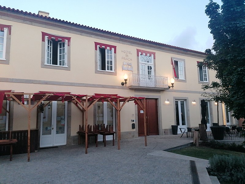 File:Hostel da Praça.jpg