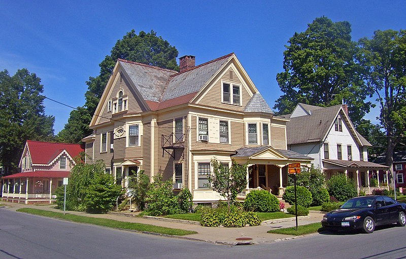 File:Houses at Regent and Caroline streets, Saratoga Springs, NY.jpg