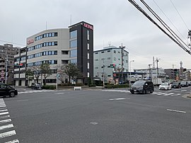 新大橋通りと一之江通りの交差点、対岸が一之江町