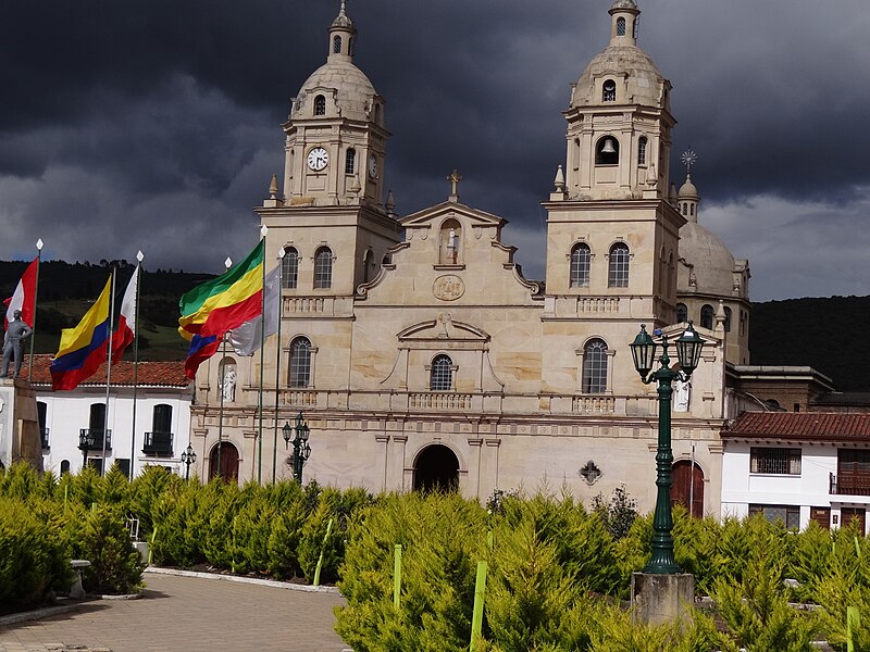 File:Iglesia Santa Rosa de Viterbo.JPG