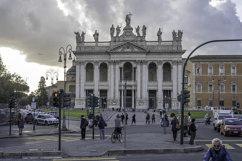 File:Images from Roma Project 1212 04.jpg