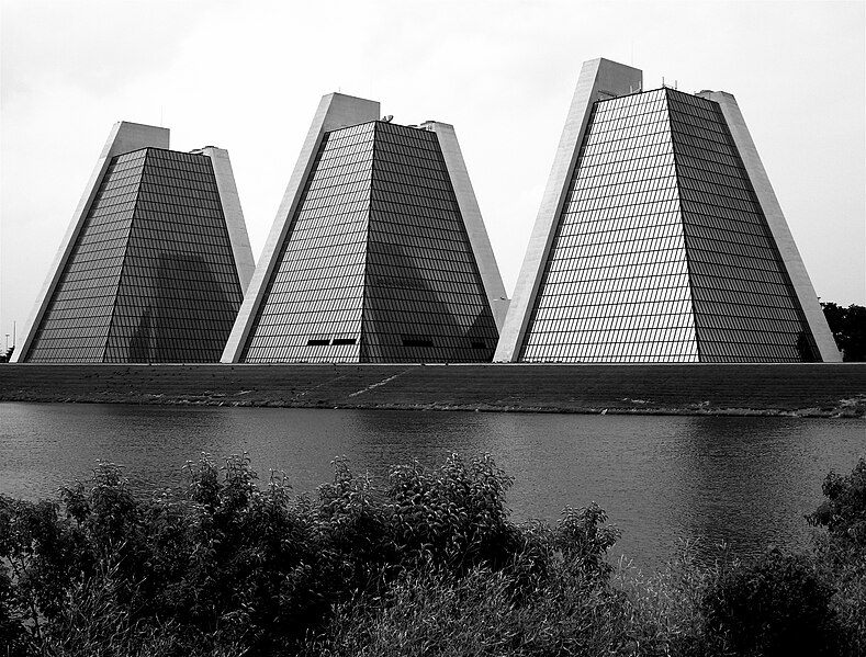 File:Indy Pyramids.jpg