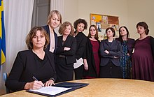 スウェーデン政府の女性閣僚らによる気候法への署名